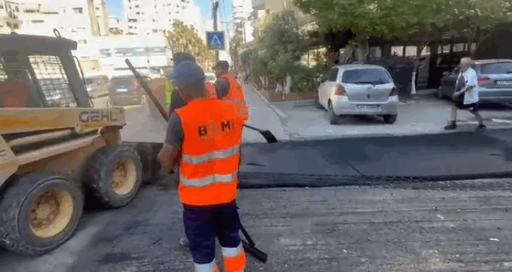 Durrës, qytetarët denoncojnë asfaltin elektoral edhe në ditën e heshtjes zgjedhore