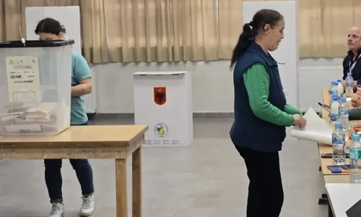 DW: Votimet në Shqipëri po kalojnë pa probleme serioze