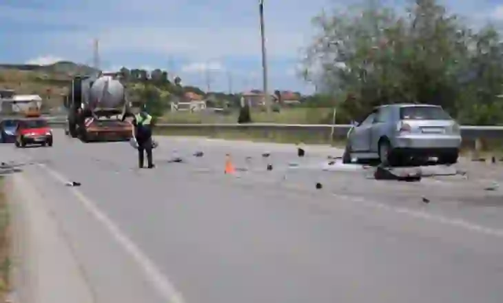 Dy aksidente në pak minuta në Elbasan/Raportohet për 1 të vdekur dhe 2 të plagosur