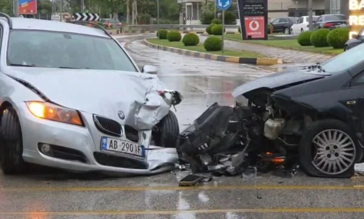 Dy aksidente në pak orë në Fier, lëndohet një person, transportohet në spital
