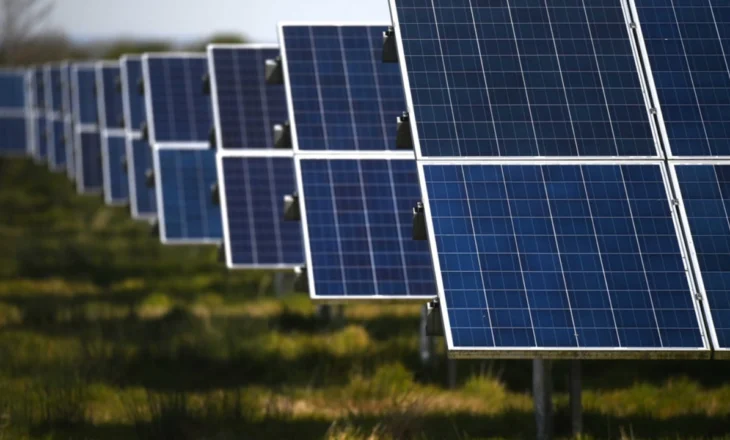 Dyfishohet prodhimi i energjisë nga fotovoltaikët/ INSTAT: Rritet konsumi familjar, bien humbjet në rrjet të energjisë elektrike