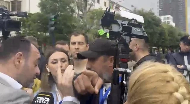 E paprecedentë/ Edi Paloka dhe demokratët sulmojnë gazetarët në protestë