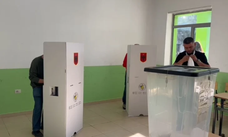 E pazakontë në Fushë Krujë, qytetari kërkon të votojë edhe për bashkëshorten