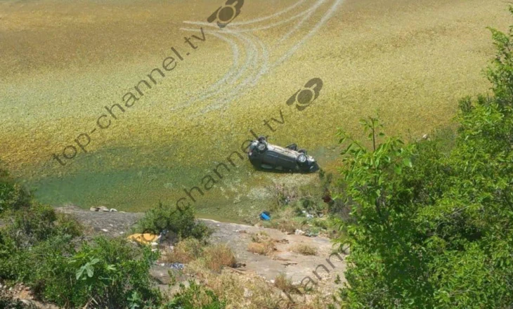 E reja në Vlorë humb kontrollin e mjetit dhe përfundon në lumë bashkë me dy fëmijët
