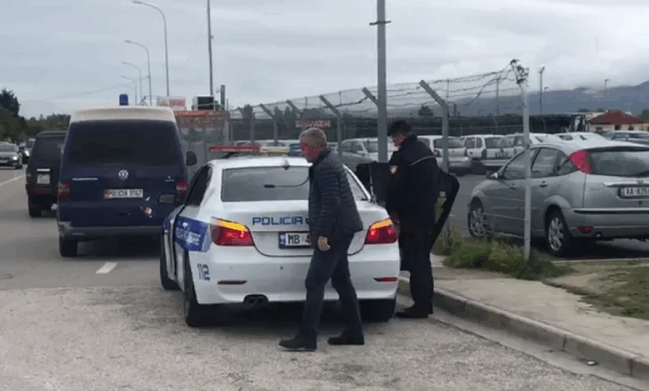 E rëndë/ 2-vjeçari bie nga kati i tretë i hotelit në Rinas, dërgohet urgjent në spital