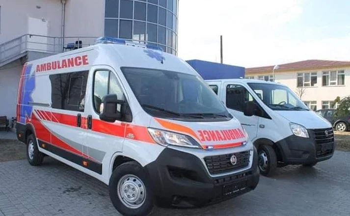 E rëndë/ Ndërron jetë në vend, pacienti hidhet nga kati i tretë i spitalit në Kosovë