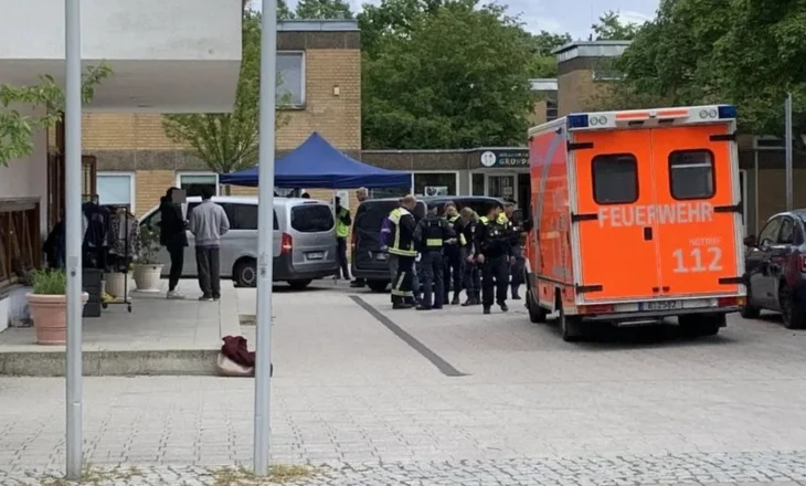 E rëndë në Gjermani! 11-vjeçari qëllon me thikë bashkëmoshatarin në mes të klasës