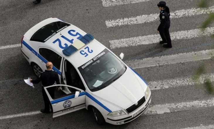 E rëndë në Greqi, shqiptari godet me thikë policin