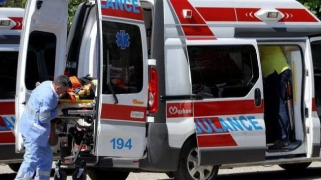 E rëndë në Kosovë! 19-vjeçari plagos motrën me armë zjarri