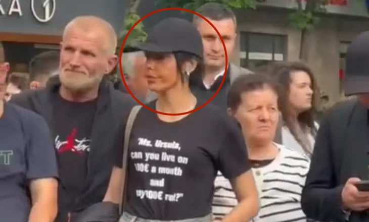 Edhe Alma Kaçi e pranishme në protestën e sotme të opozitës në bulevard
