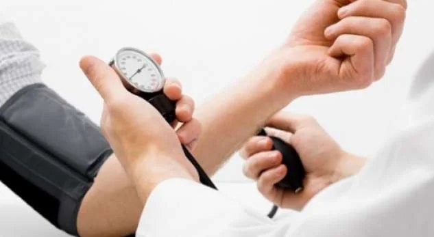 Edhe të rinjtë me hipertension, 35 për qind e 18-vjeçarëve me tension