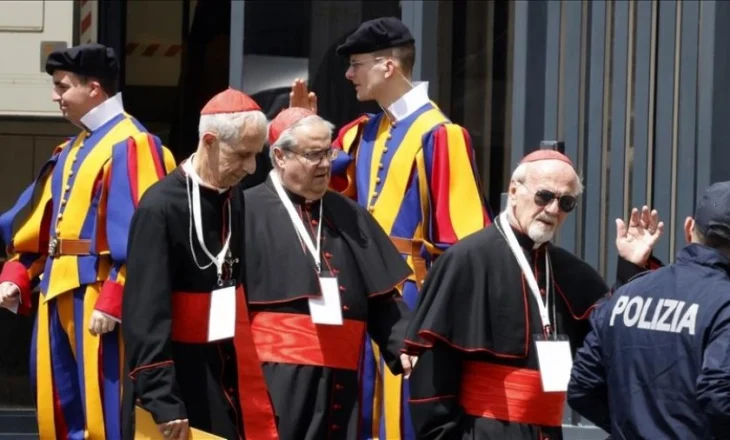Ekspertët e Vatikanit: Papa i ardhshëm duhet të bashkojë Kishën thellësisht të përçarë