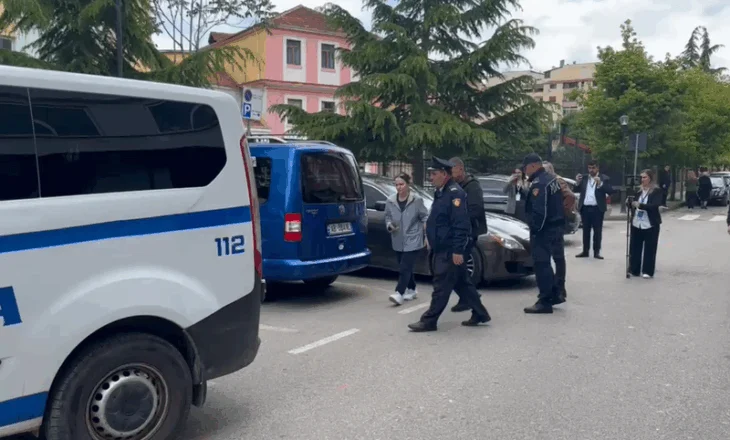 Eksponenti i PD në Pogradec u arrestua, nipërit e tij dhunojnë gruan dhe djalin e komisionerit të PS