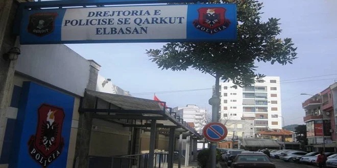 Elbasan/ Bie zjarr në hotel, klientja tenton të dalë nga dhoma dhe dëmtohet në këmbë