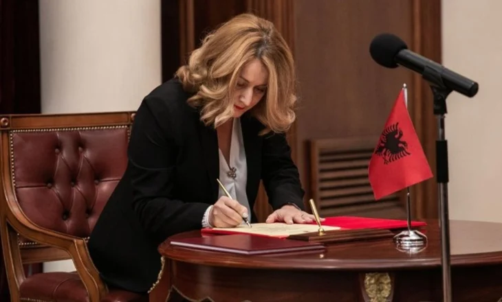 Emërimet në Kushtetuese, KED pezullon vakancën për vendin e Elsa Toskës: Kuvendi të rishpallë thirrjen!