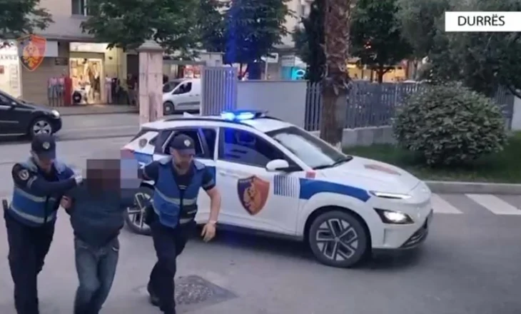 Emri/ Plagosi me thikë 21-vjeçarin në Durrës, arrestohet autori! Çfarë iu gjet në banesë