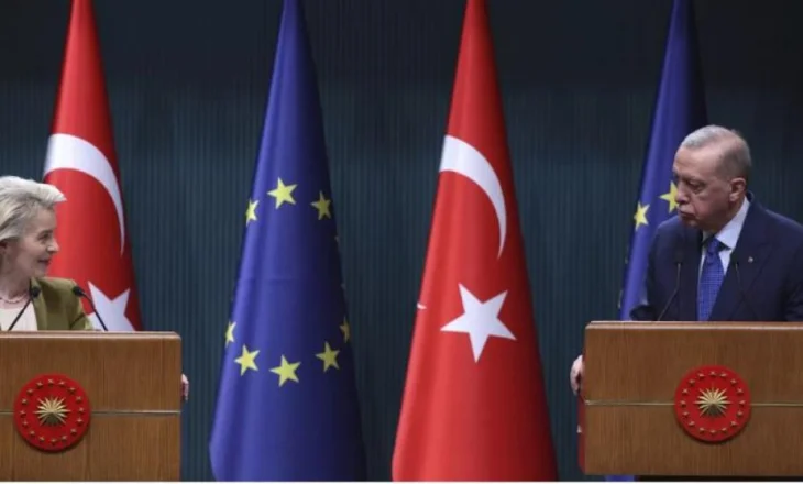 Eurodeputetët: Procesi i anëtarësimit të Turqisë në BE mbetet i ngrirë për shkak të prapambetjes demokratike