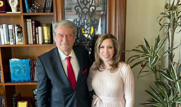 Evi Kokalari i jep goditjen fatale Sali Berishës: Misionari i rremë që nuk kupton as kur po i bie murit me…
