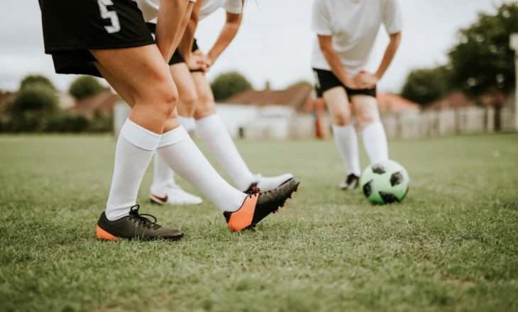 Federata Angleze ndalon pjesëmarrjen e transgjinoreve në futbollin e femrave
