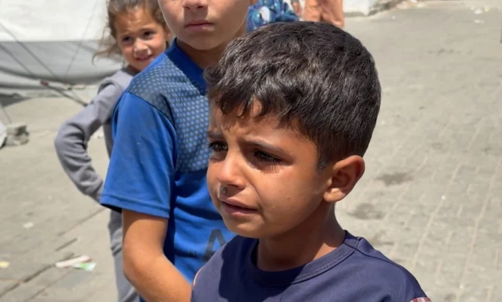 “Fëmijët e mi flenë të uritur”, jeta në Gaza në mes të urisë dhe bllokadës totale