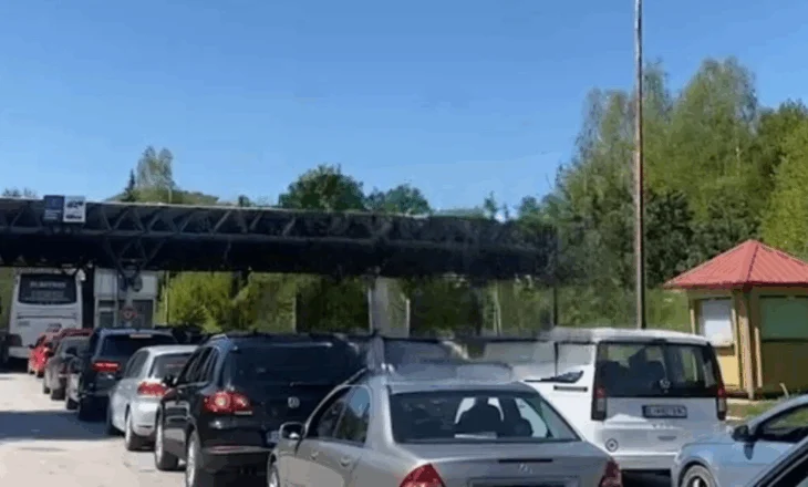 Festa e 1 Majit, fluks në pikën e kalimit kufitar të Qafë-Thanës