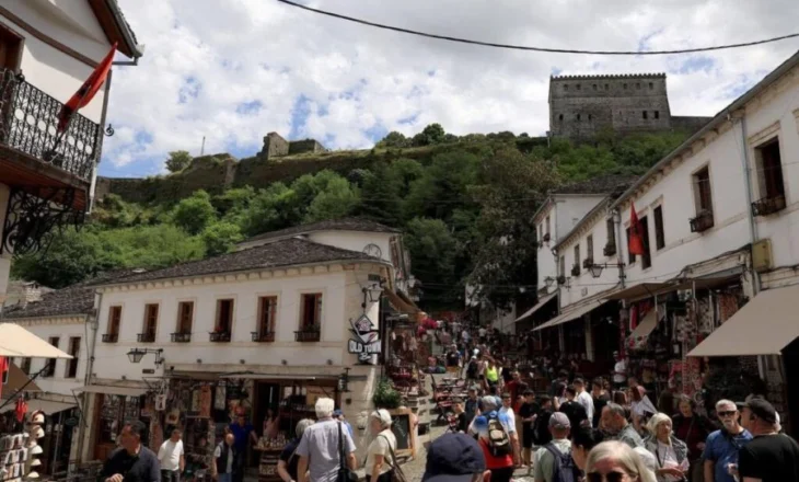 Fiaskoja me turizmin/ U shtuan vetëm 18 mijë vende pune në 5 vitet e fundit