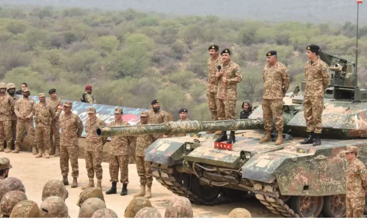 Fillon lufta mes dy fuqive bërthamore, Pakistanit dhe Indisë