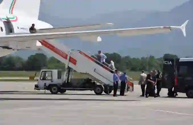 Finalizohet operacioni policor “Deportimi”/ 39-vjeçari shqiptar ekstradohet nga Spanja, i dënuar për terrorizëm…