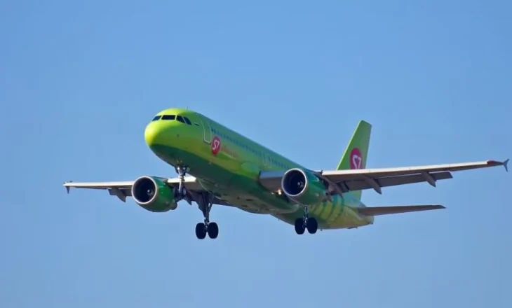 Firma e sanksionuar serbe eksportoi pjesë avionësh në Rusi, edhe nga SHBA-ja