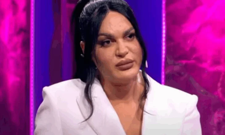 Flet Amber i Big Brother: Humba varrimin e babait, kam qarë…