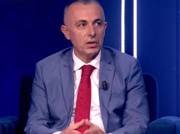 Flet ish-prokurori i larguar nga Vetingu, Arjan Ndoja tregon pse hyri në politikë: Kam informacione brenda PS, luajmë..