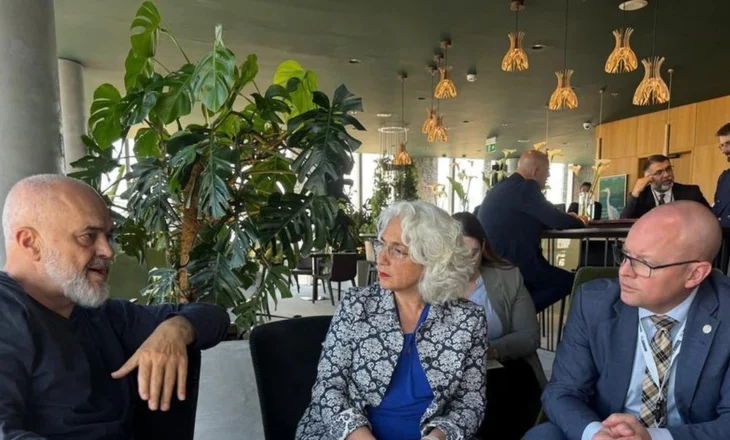 FOTO-LAJM/ Kryeministri Rama takohet me vëzhguesit e OSBE