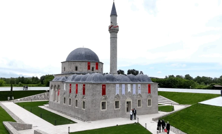 FOTO/ Përurohet Xhamia e Plumbit, Myftiu i Shkodrës: Një ëndërr që bëhet realitet