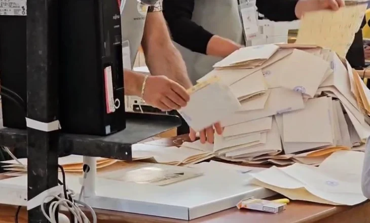 Fotografuan fletët e votimit, shpallen në kërkim dy persona në Tiranë