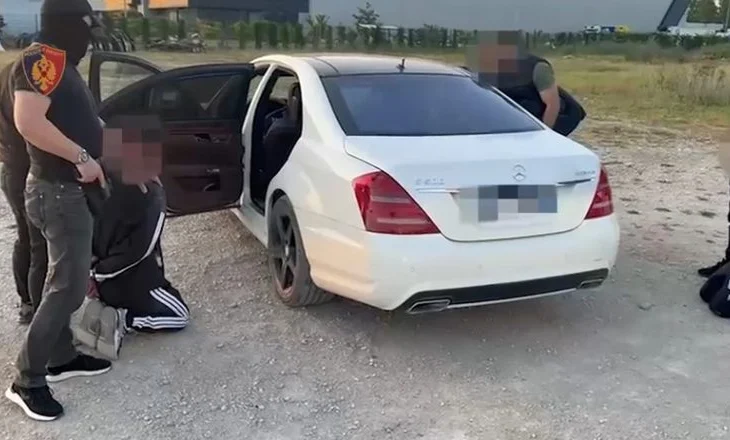 Furnizonin grupet kriminale me armë zjarri, arrestohen dy të rinj nga Vora