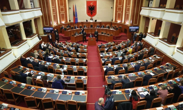 Gara për mandatet e fundit vendos në tension socialistët, ja deputetët që ‘luftojnë’ për karrige