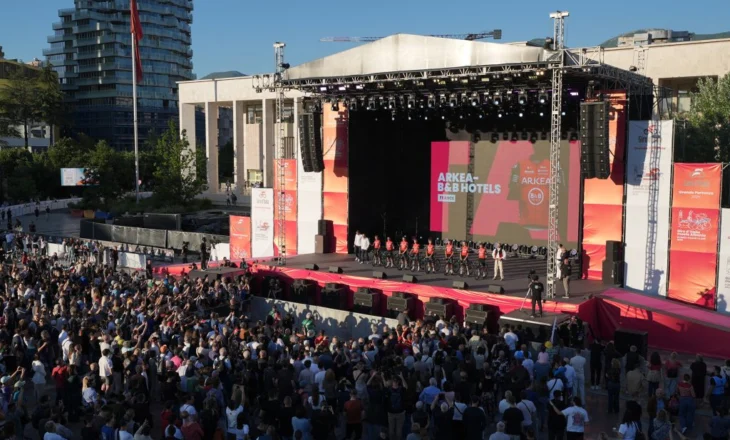 ‘Giro d’Italia’/ Mbahet ceremonia e prezantimit në Tiranë, të premten nis gara