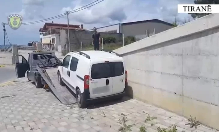 Giro d’Italia, policia në Tiranë “pastron” rrugën nga makinat