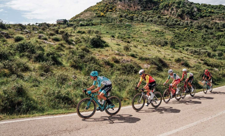 “Giro d’Italia”, sot etapa e fundit në Vlorë. Ja rrugët që do të bllokohen