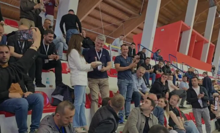 Gjekmarkaj feston ditëlindjen në Parkun Olimpik, surprizohet me tortë nga deputetja