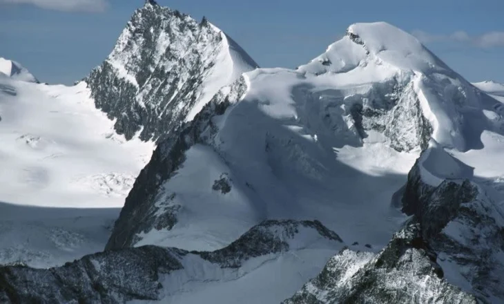 Gjenden 5 skiatorë të vdekur në Alpet zvicerane