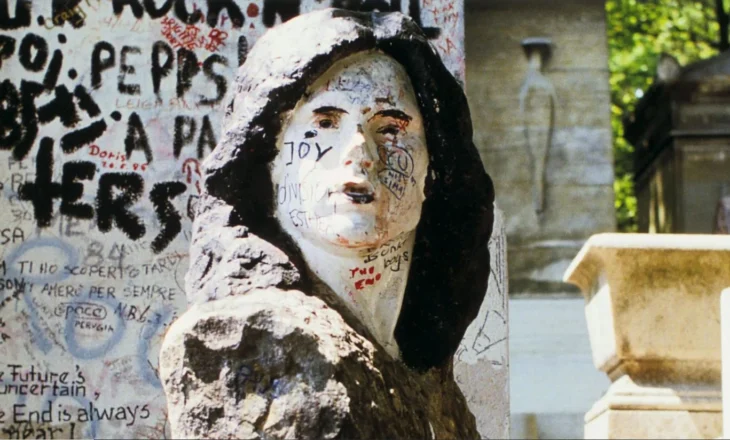 Gjendet pas 37 vitesh busti i vjedhur i Jim Morrison në Paris