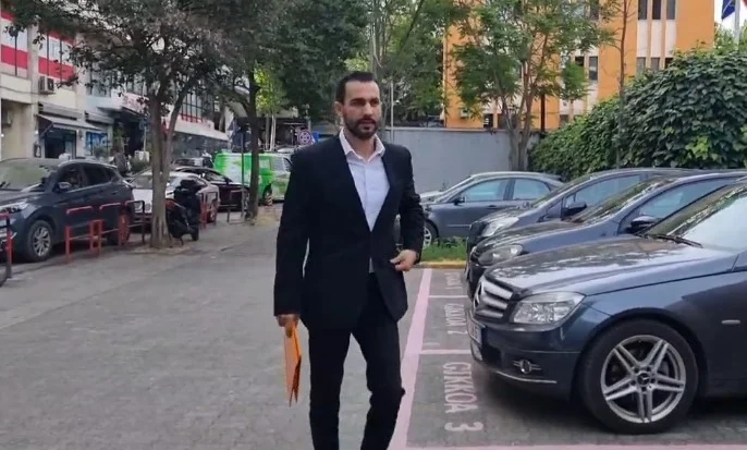 Gjyqi me Agron Shehajn/ Adriatik Lapaj në GJKKO e paditi për shpifje