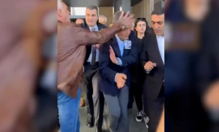 Goditet me grusht lideri i Partisë Republikane Popullore Turke, neutralizohet autori