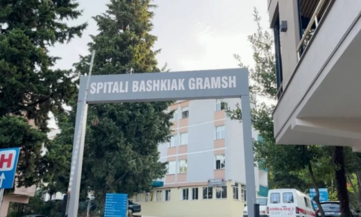 Gramsh / Babai me dy djemtë dhunojnë barbarisht 26-vjeçarin, e bëjnë për spital