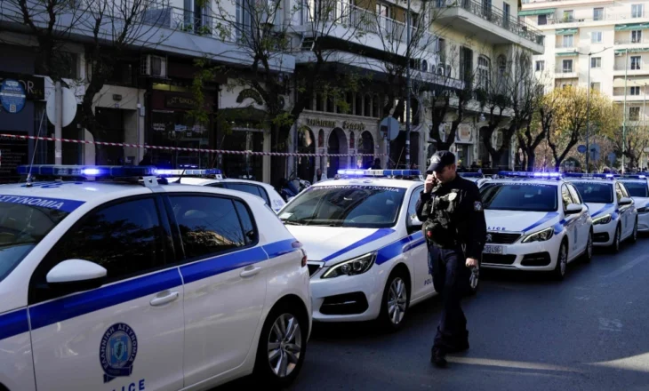 Greqi/ Zbulohen katër laboratorë të falsifikimit të pasaportave shqiptare e greke, 23 të arrestuar