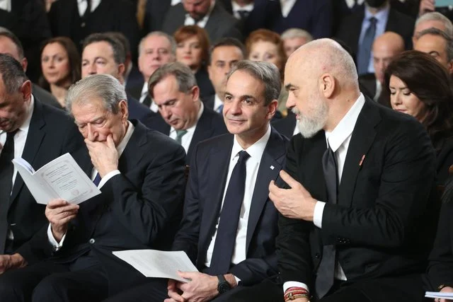“Greqia po saboton zgjedhjet në Shqipëri”/ Gazetari: Ka një teori se fqinjët tanë po ndihmojnë opozitën