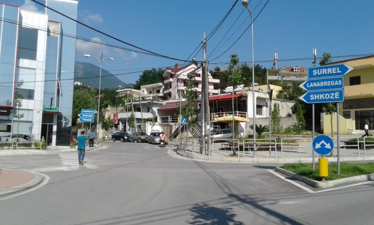 Gruaja nga ballkoni i ndërpret takimin elektoral, kandidati i PD e denoncon në polici