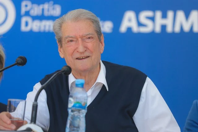 “Grumbulluesit s’do të kenë monopolin mbi çmimet!” Berisha në Dimal: Nafta fermerëve do u shitet me koston e saj