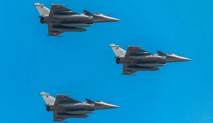 Hap tjetër drejt luftës Indi-Pakistan/ Shkëmbehen sulme me raketa në bazat ushtarake